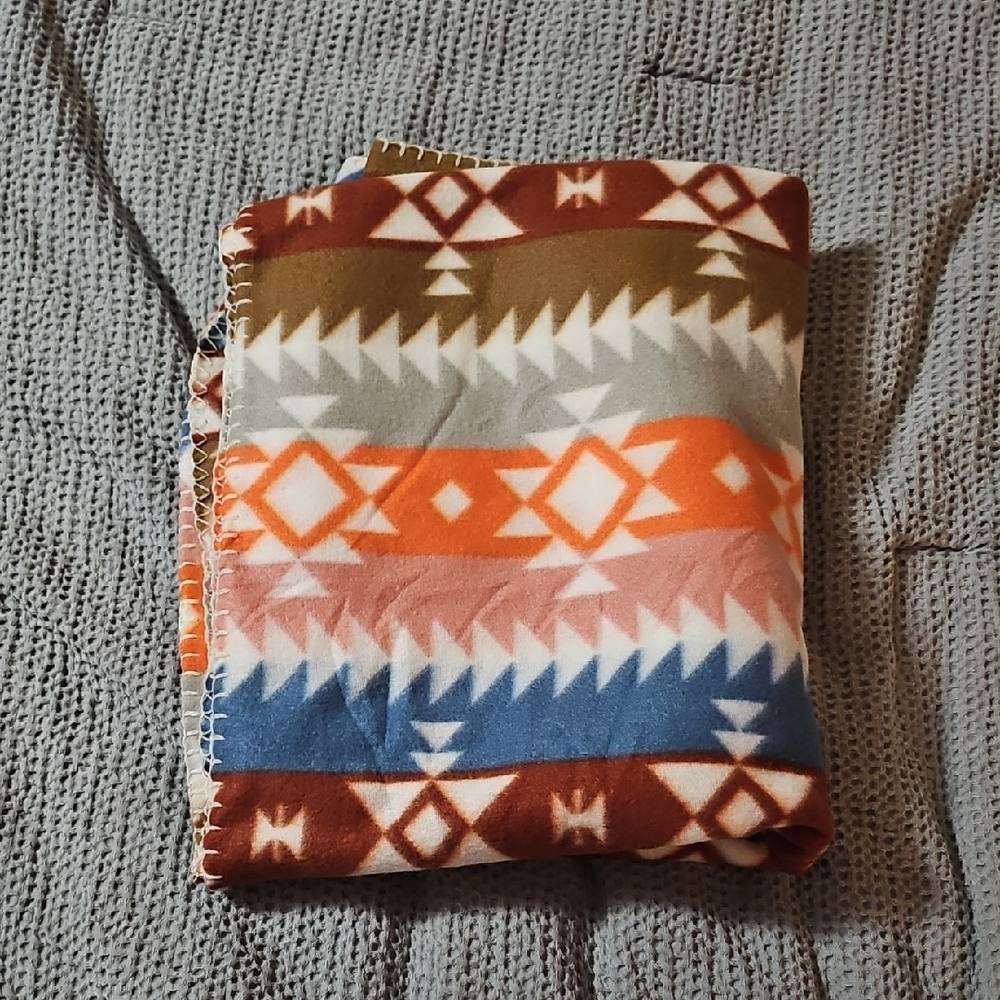 Mainstays Southwest Aztec Fleece Throw Blanket 50x60 Cozy Soft Rustic